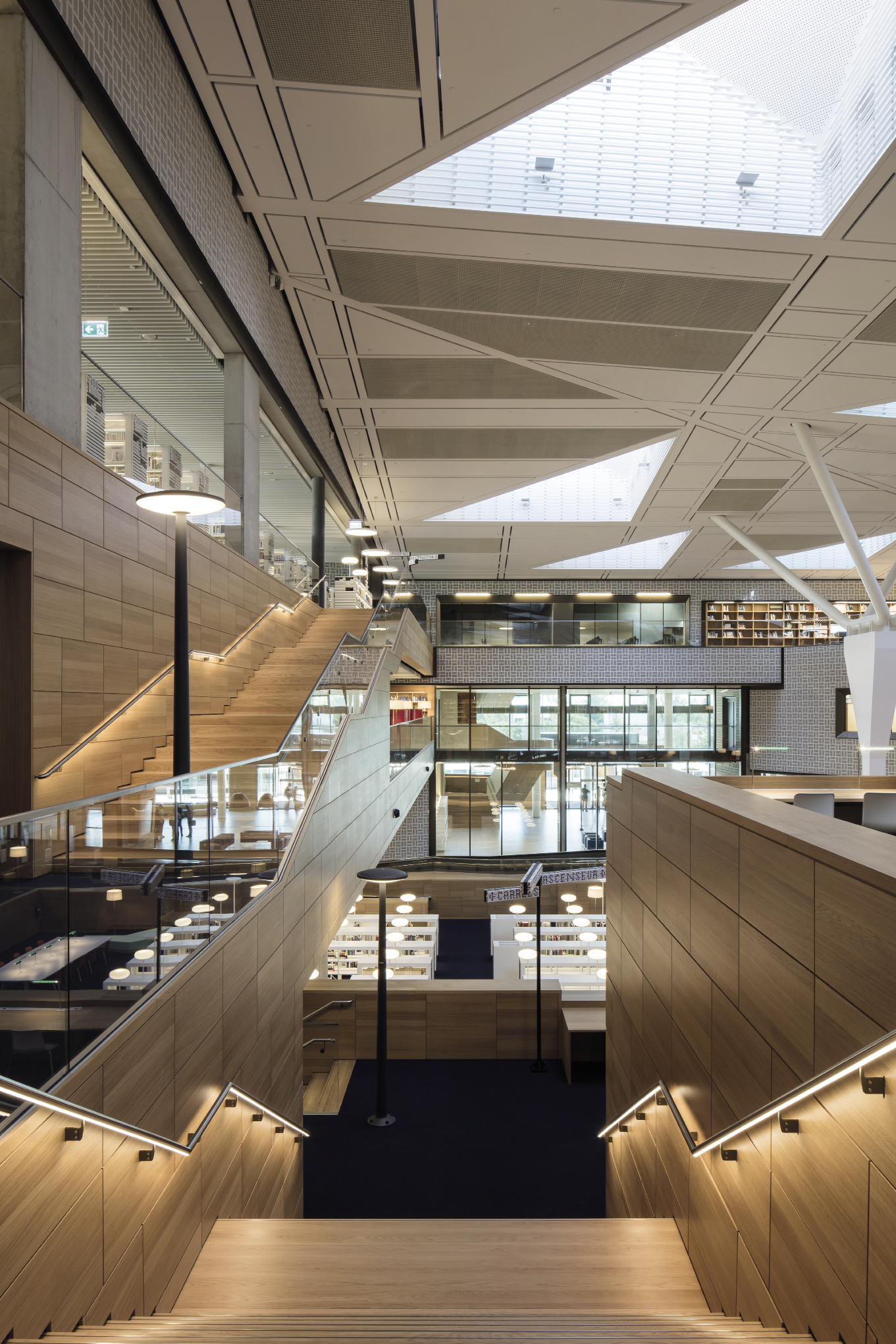2 Bibliothèque Nationale de Luxembourg (L)Conception de BOLLES + WILSON GmbH & Co. KG (D) et collab. en phases de réalisation WW+ architektur + management s.à r.l.