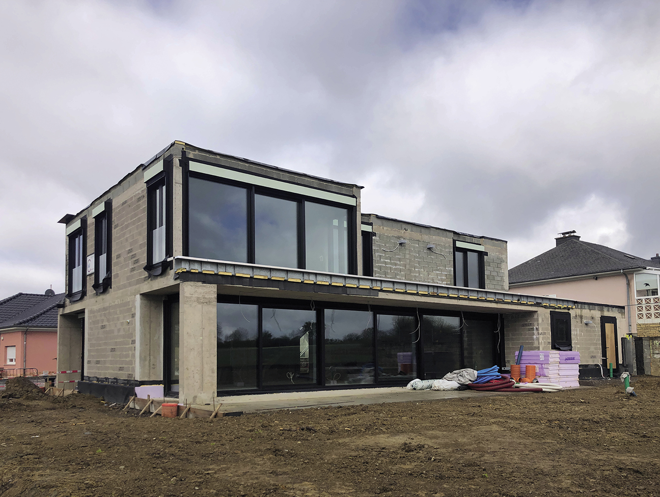 2 Nouvelle construction d’une villa unifamiliale.Architecture, architecture d’intérieur et aménagement extérieur. ANNIK PEPERMANS ARCHITECTE S.à R.L.
