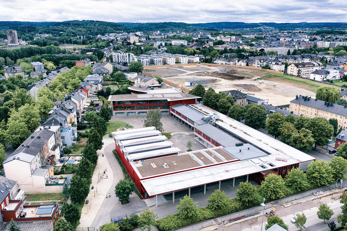 ECOLE AVEC HALL SPORTIF A ESCH-LALLANGE Maître d’ouvrage : A.C. Esch-sur-Alzette / Architecte : VALENTINY AU CARRE CABINET D’INGENIEURS-CONSEILS - AU2