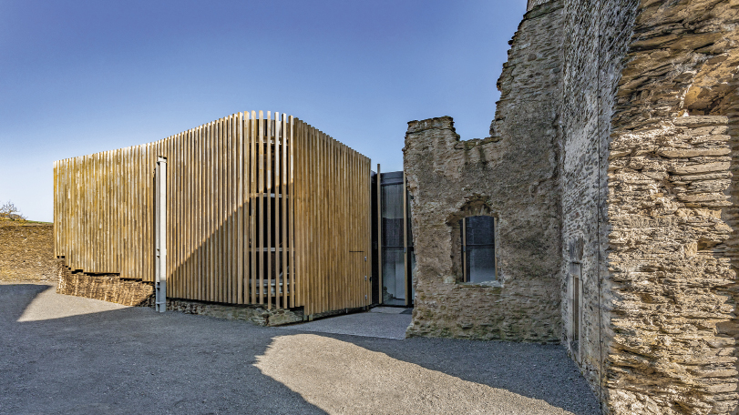 Réaménagement et construction d’une annexe au Château de Bourscheid / Rénovation de la maison de Stolzembourg | vues extérieures Bauhärepräis 2020 Mention Bâtiment à vocation éducative / culturelle / sportive BECKER ARCHITECTURE & URBANISME S.à R.L.