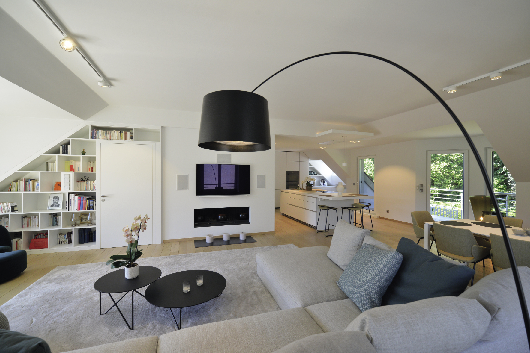 1 Rénovation intérieure d’un appartement : homogénéisation des espaces et intégration de mobilier ATELIER DU SUD S.A.