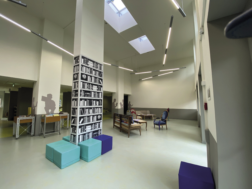 4 Aménagement d’une bibliothèque dans un bâtiment conteneurs d’un lycée SCHMETS ARCHITECTES S.à R.L.