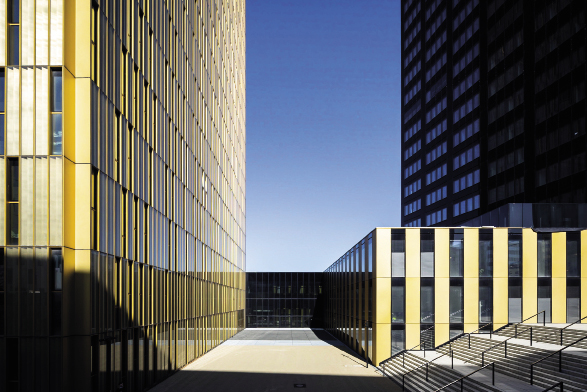 7 Cour de Justice Européenne, Enceinte de sécurité.Afrch. de conception Dominique Perrault. JPA avec SRA JEAN PETIT ARCHITECTES S.A.
