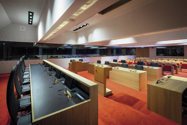 8 Cour de Justice Européenne, Salle d’Audience.Afrch. de conception Dominique Perrault. JPA avec SRA JEAN PETIT ARCHITECTES S.A.