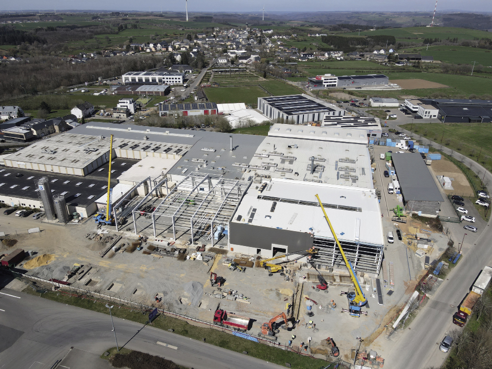 2 Extension des halls de stockage de B Medical Systems à Hosingen Architecte: Lucie Di Valentin BUREAU D’éTUDES RAUSCH & ASSOCIéS INGéNIEURS-CONSEILS S.à R.L.
